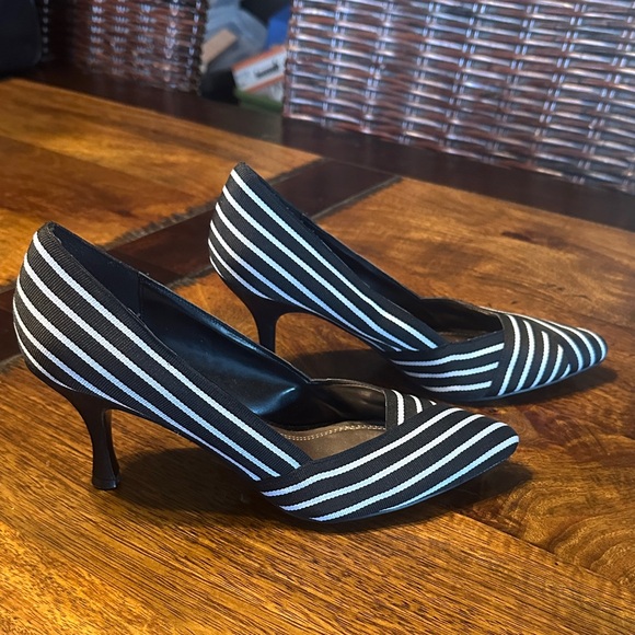Naturalizer kitten heel shoes size 6.5 EUC - Picture 1 of 8
